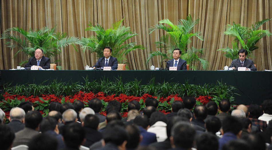 中央領導最新人事變動，政治與日常的交織，愛與陪伴的溫馨故事標題為政治變遷中的溫情時刻