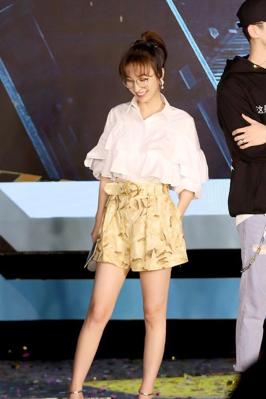 吳昕最新時尚照片，時尚攝影技巧與步驟指南