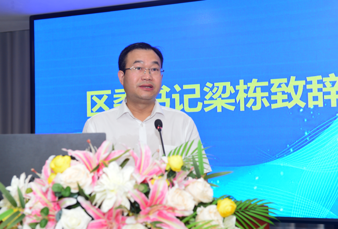 梁棟辭職引發關注，開啟自然探索之旅