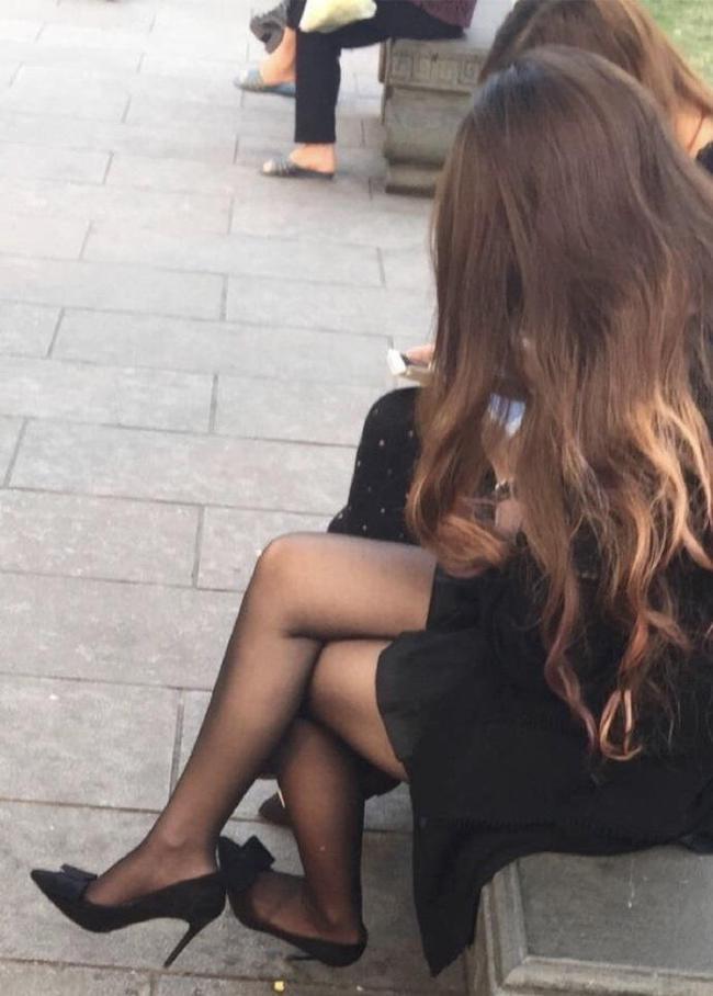 最新街拍挑鞋視頻，踏上自然之旅，探索內(nèi)心寧?kù)o的時(shí)尚鞋履