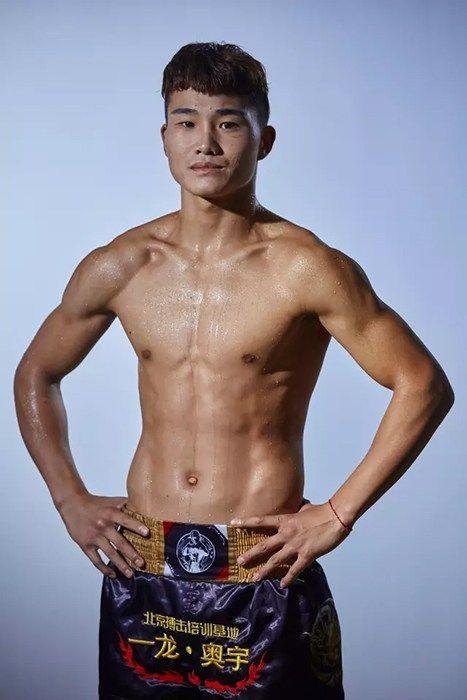 武林風魏銳熱血比賽掀起狂潮！