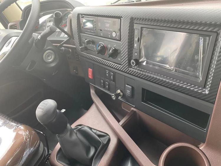 最新款進口日野700內(nèi)飾深度解析與獨家體驗