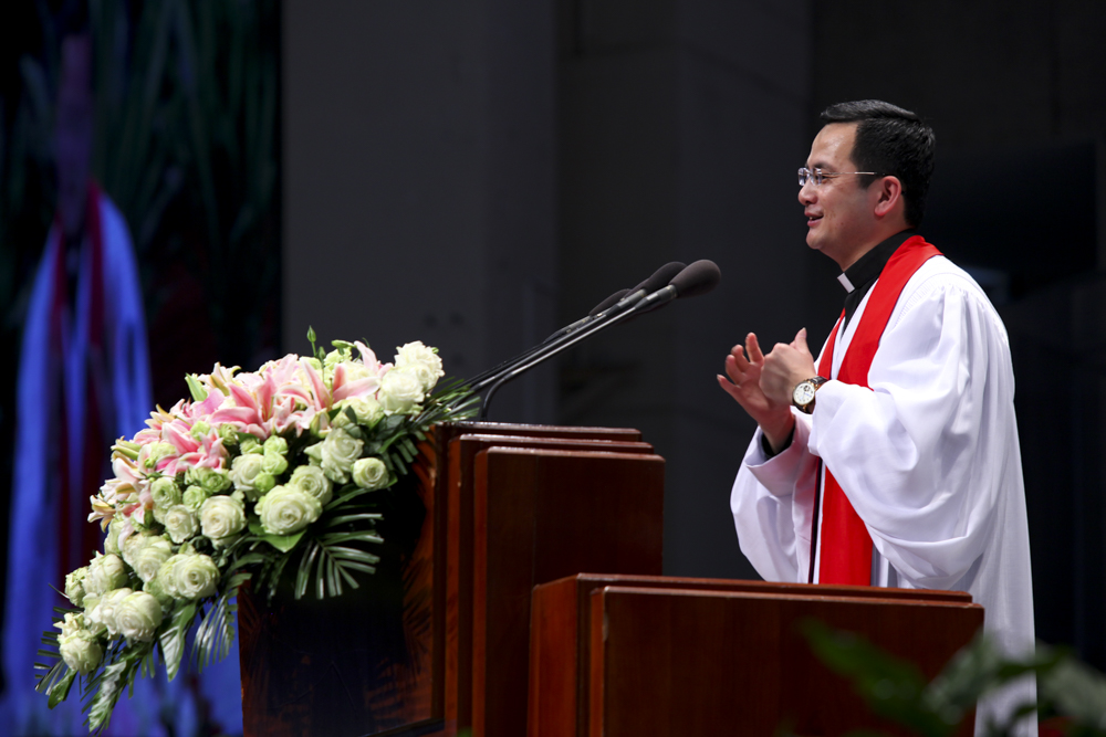 張伯立牧師2016最新講道視頻，靈性講壇與美食瑰寶的交融標(biāo)題可能不完全符合您的要求，但希望能對您有所幫助。