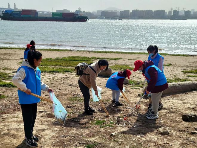 2024新澳門雷鋒網,數據指導策略規劃_先鋒實踐版33.137