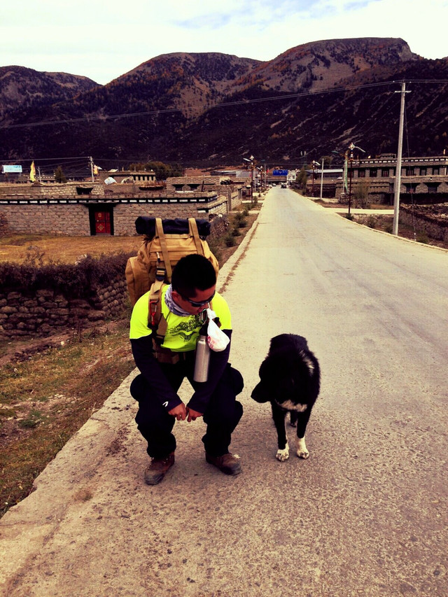 德榮至鄉(xiāng)城路況更新，一路前行見證變化，自信閃耀