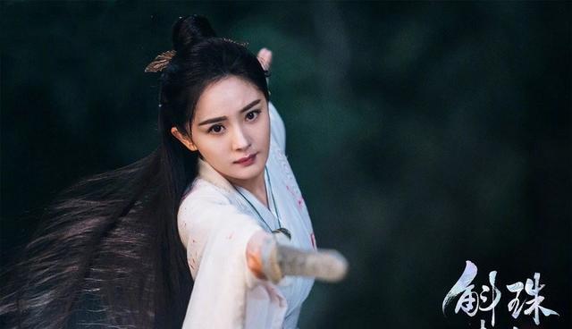 斛珠夫人最新劇照展現古韻之美與時代魅力