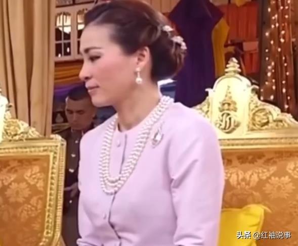 詩妮娜最新公務亮相，自然美景中的奇妙之旅