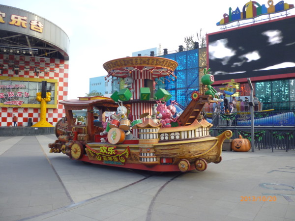 北京歡樂谷最新圖片，歡樂家庭的奇妙日常時光