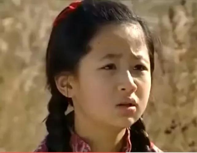 楊紫最新照片曝光，魅力四溢！