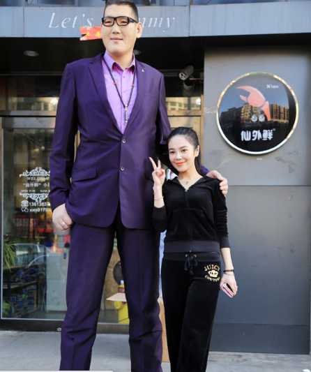 中國身高最高的人與神秘小店的奇遇