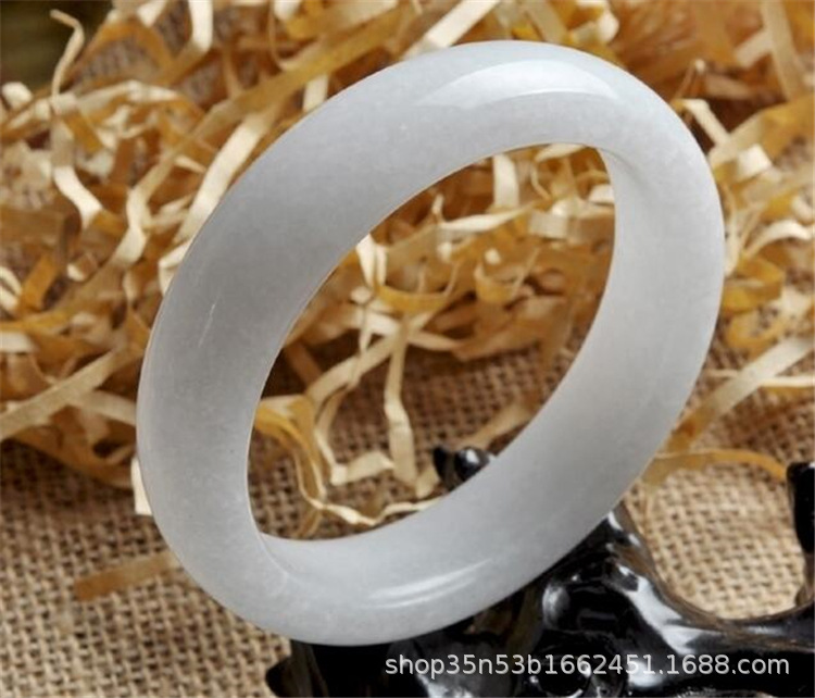 碳酸鹽質(zhì)玉手鐲，科技與傳統(tǒng)工藝融合之美妙價(jià)格探究