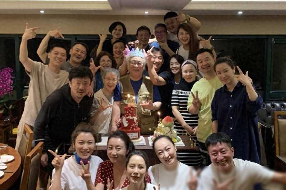 親戚是明星，光環交織下的微妙紐帶