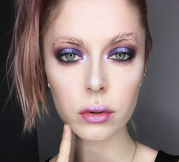 最新潮流妝容，展現溫馨日常的時尚魅力