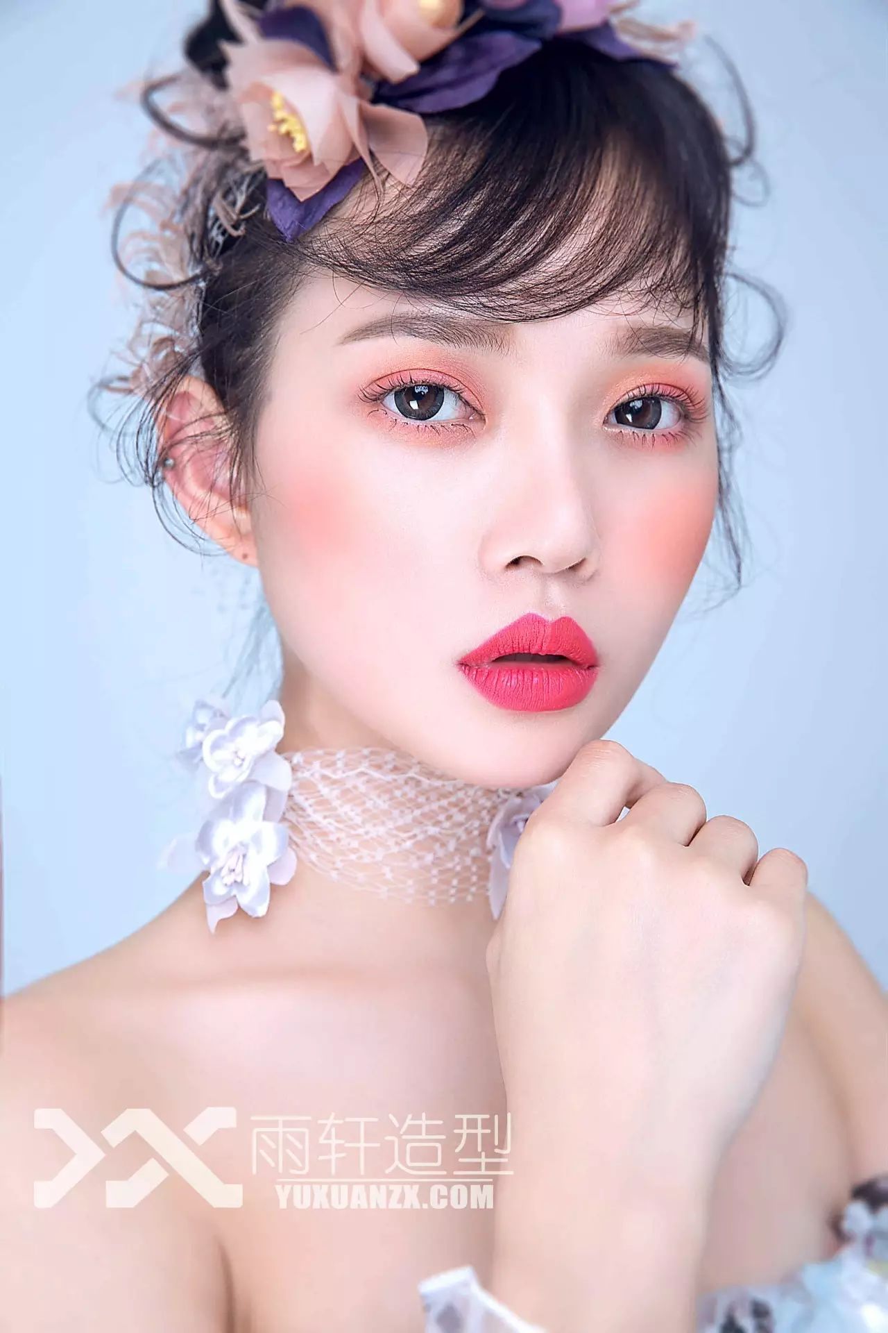 最新潮流妝容,展現溫馨日常的時尚魅力