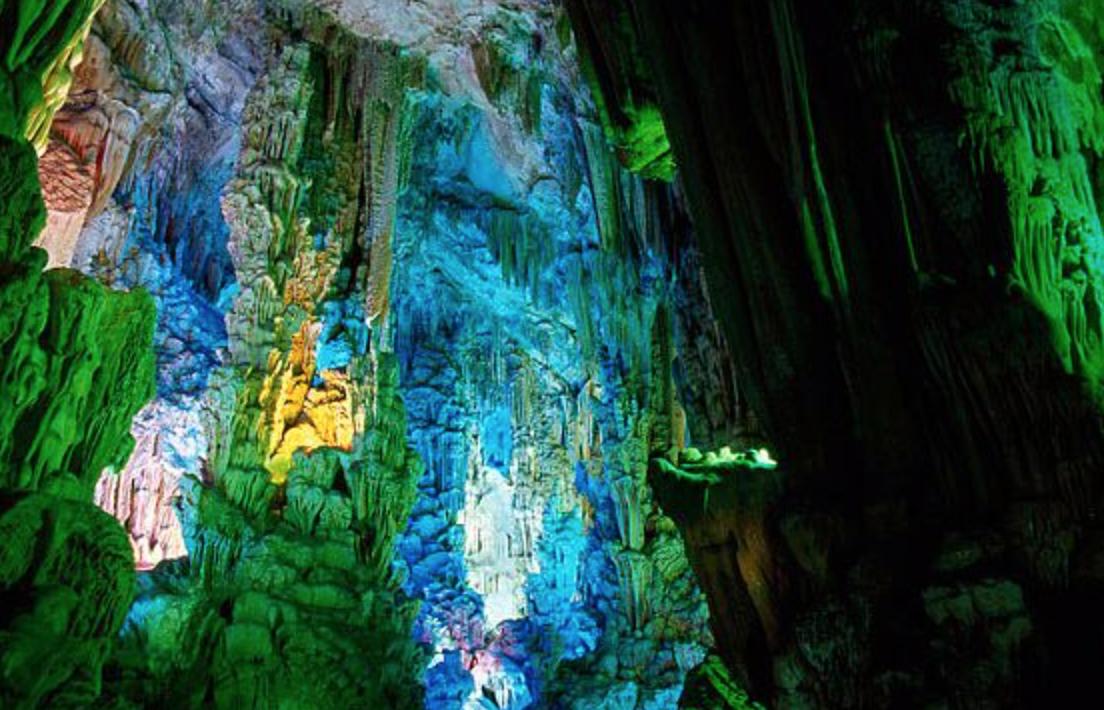 萬年新鮮資訊，回溯時代浪潮中的璀璨瞬間