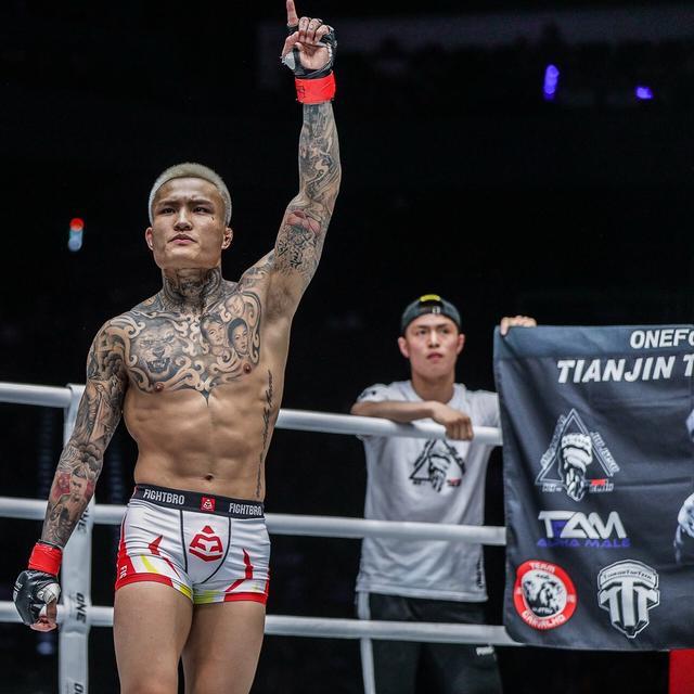 李凱文賽場英勇背后的溫馨與陪伴力量，日常點滴展現(xiàn)愛與陪伴的力量。