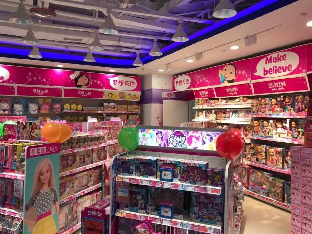 廣場(chǎng)新品玩具揭曉,引發(fā)兒童樂(lè)趣熱議的爭(zhēng)議焦點(diǎn)