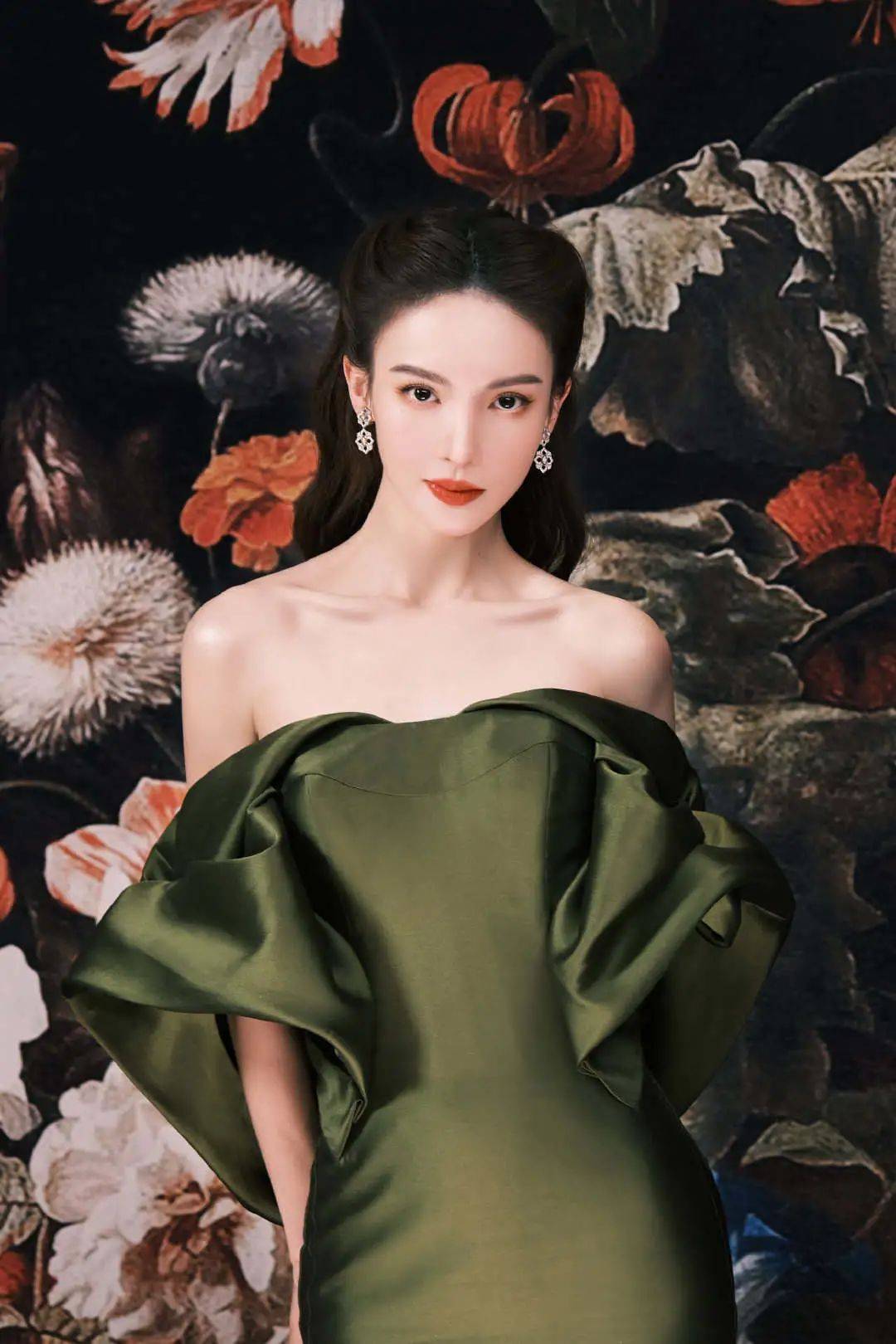 旅行探險背后的真實，與女明星的相遇與挑戰？