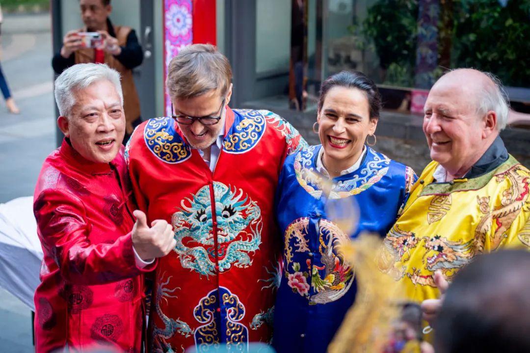 外交使節(jié)酒，科技與傳統(tǒng)工藝的完美融合，時(shí)代風(fēng)尚之選的價(jià)格揭秘