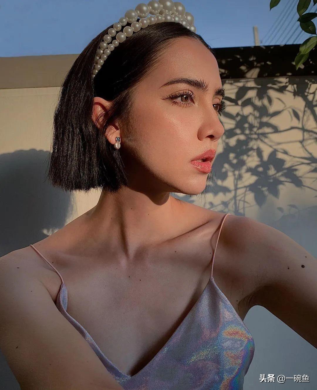 泰國當紅男演員的日常生活與風采展示