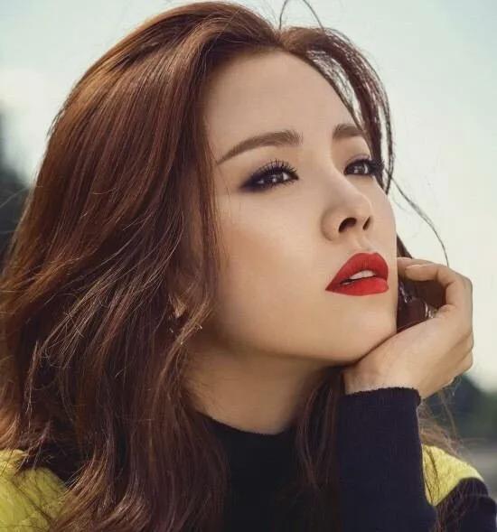 韓國十大明星，勵志力量與變化之美的璀璨光芒