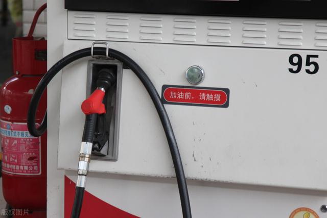 油價調整最新動態，92號油價波動中的城市溫馨紀事