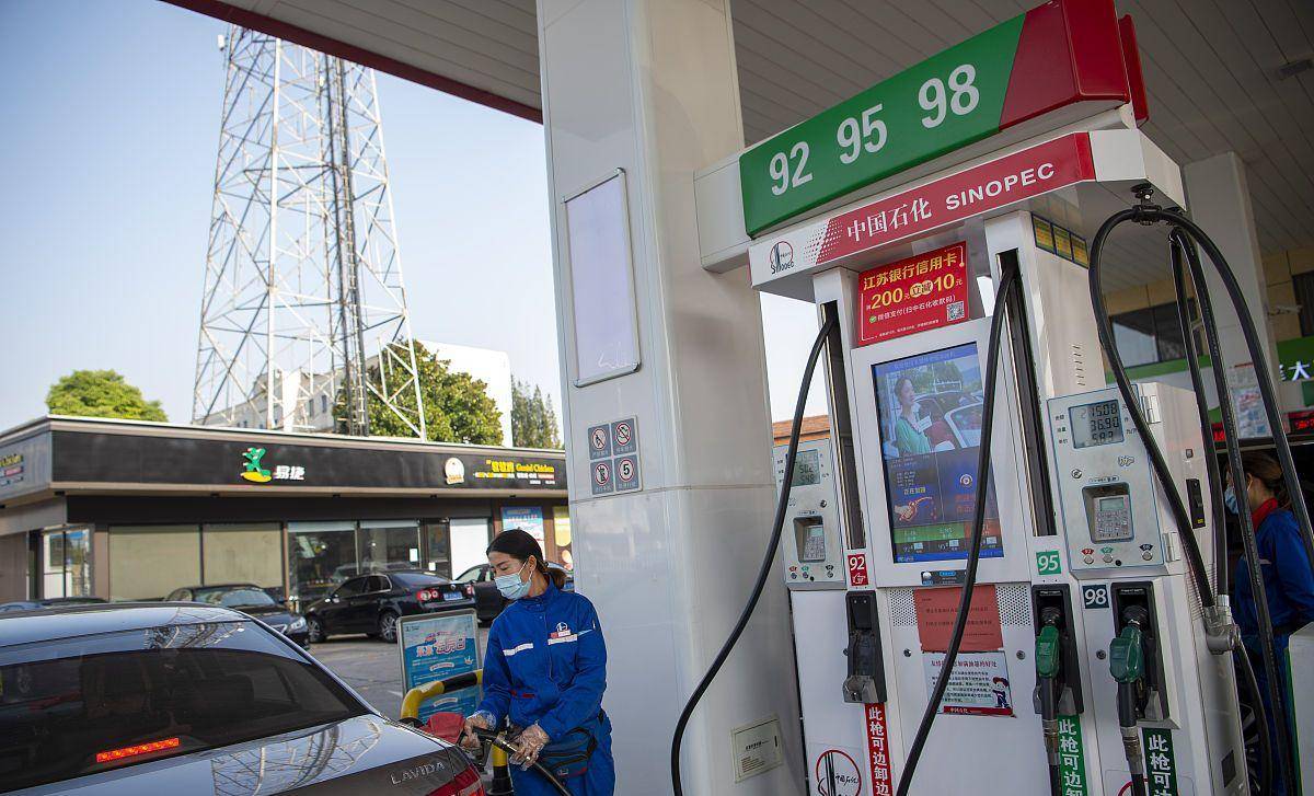 油價調整最新動態,92號油價波動中的城市溫馨紀事