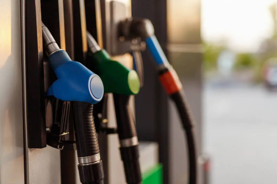 油價調整最新動態,92號油價波動中的城市溫馨紀事