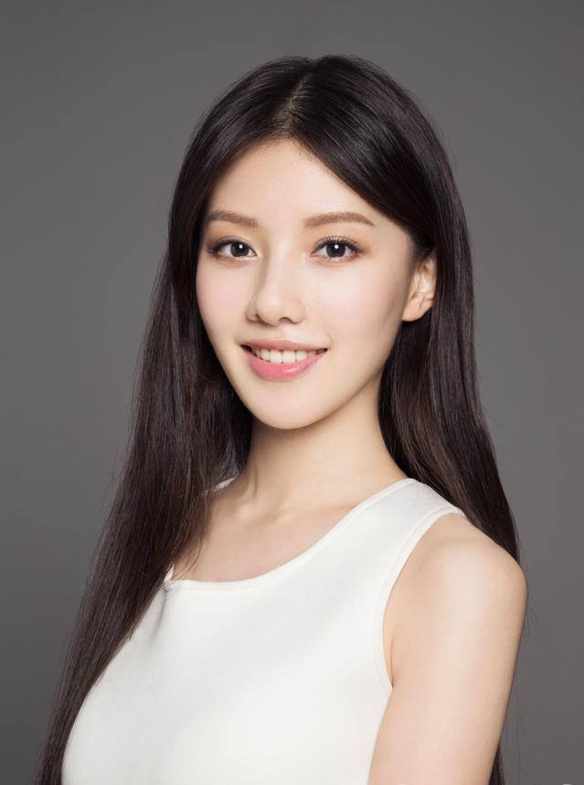 秦梅演員，革新科技力量，重塑生活體驗體驗者。