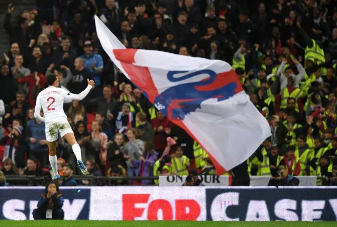 范迪克場外溫暖時光,足球場外的最新日常故事