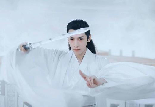 古裝男明星的魅力與現代科技交融，古裝韻味下的高科技產品探索之旅