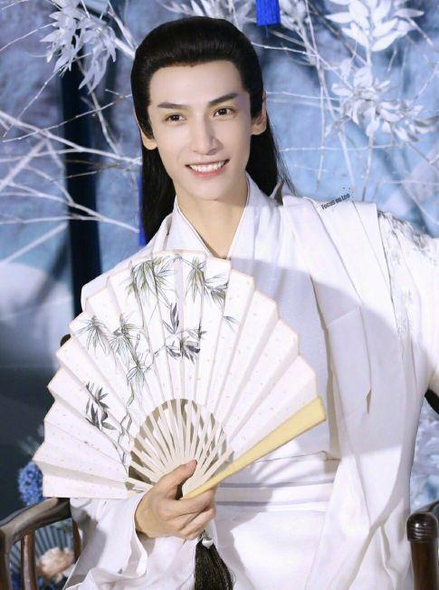 古裝男明星的魅力與現代科技交融,古裝韻味下的高科技產品探索之旅