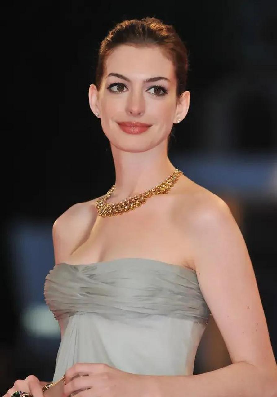 聚焦魅力瞬間,美國女明星精選照片集