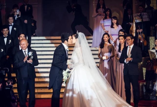 最新大明星txt發(fā)布，變化、學(xué)習(xí)與自信的力量塑造星途輝煌之路