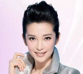 明星人物圖片，自然美景中的旅行探索之旅