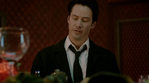 小巷中的獨(dú)特觀影體驗(yàn)，禁止吸煙電影之旅