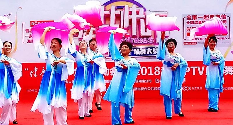 最新扇子廣場舞，與自然共舞，內心的平和之旅