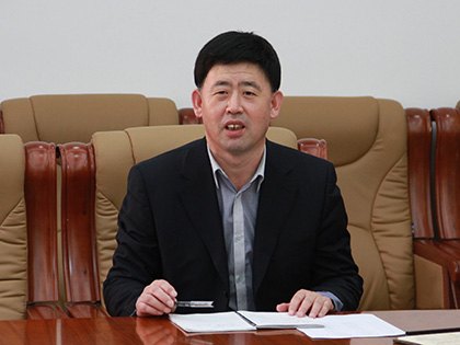 演員楊延東的獨家美食探索之旅，小巷中的獨特美味之旅