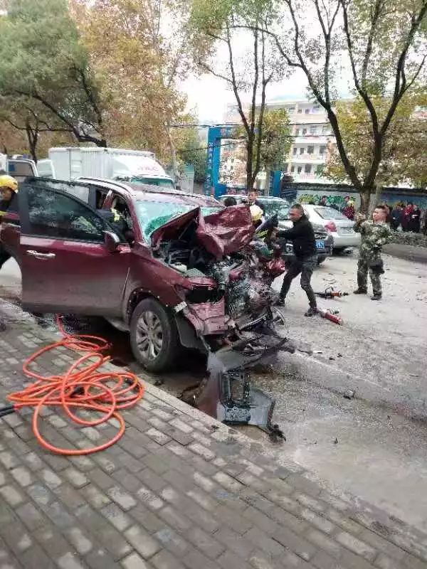 鄂州車禍最新動態，事故原因、救援進展及預防措施分析揭秘