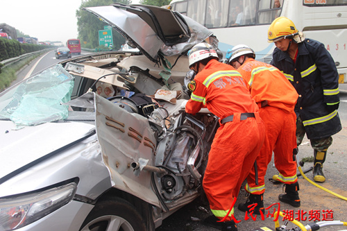 鄂州車禍最新動態,事故原因、救援進展及預防措施分析揭秘