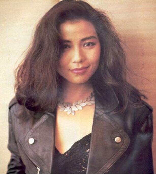 揭秘明星真實面孔，正面照展現璀璨光環下的真實風采