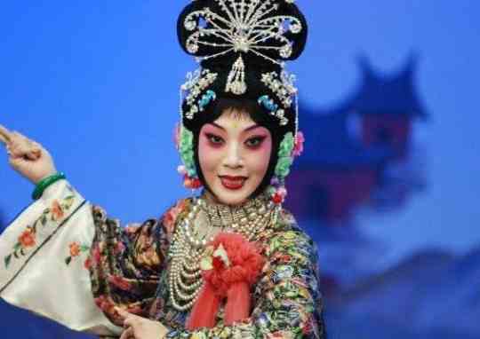 京劇演員付佳，舞臺璀璨人生，勵志之旅不斷前行