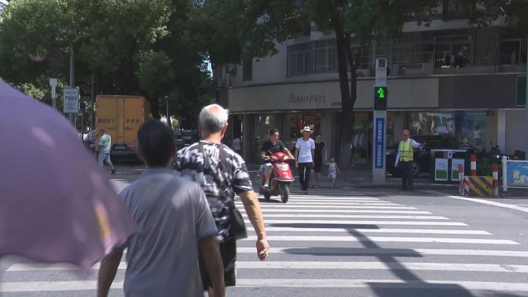 柯橋交通事故最新動(dòng)態(tài)及小巷美食探秘,雙重焦點(diǎn)揭秘當(dāng)?shù)仫L(fēng)情與事故進(jìn)展