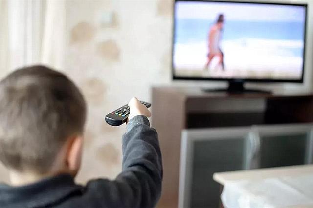 看電視的十大益處,開啟溫馨家庭時光之旅