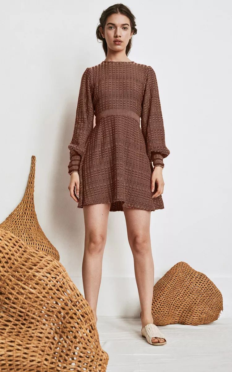 最新女裝流行趨勢，時尚力量引領自我重塑之旅