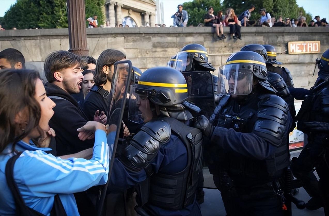 起火最新視頻，見證激情燃燒與變化的力量